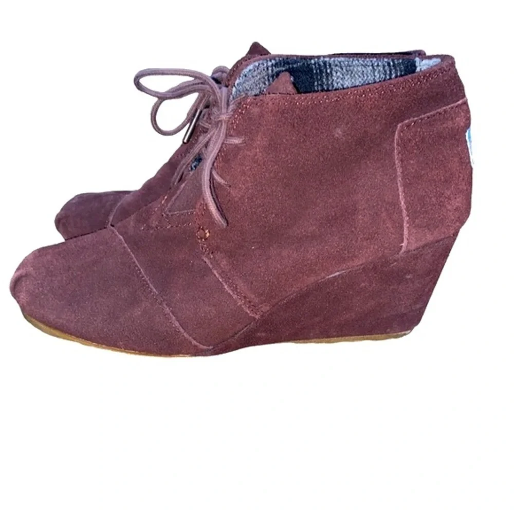 Tom’s lace up wedge ankle booties brown size 8 1/2
